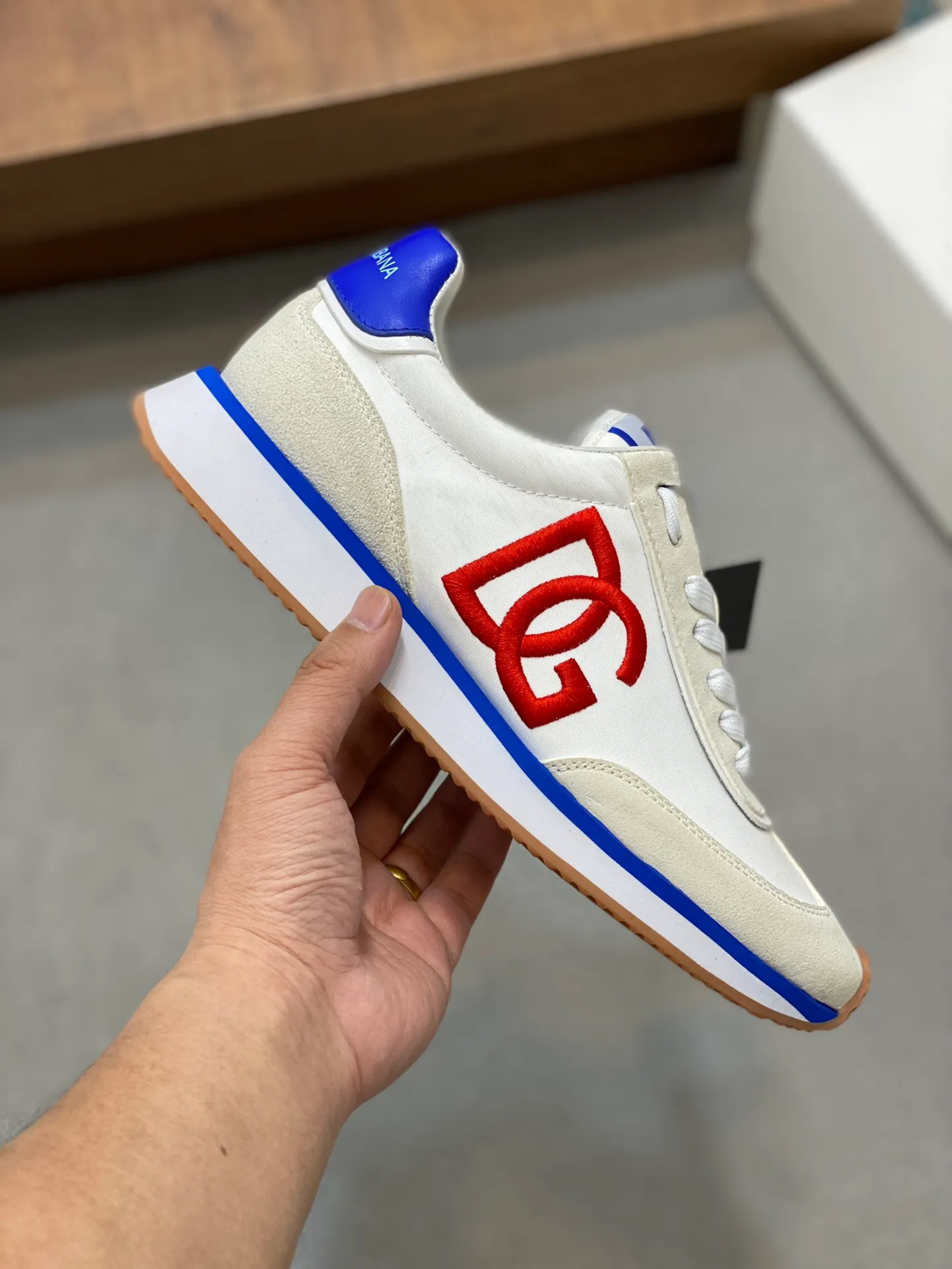 Men's Men's Shoes💰440【New Style】🐝🐝DG••New••Dolce&G*_dgDolce&G*_dgDolce & G*_dg 2024 Early Spring New Men's Lace-up Leather Casual Sports Shoes Made of imported suede cowhide spliced ​​with waterproof fabric, mixed and matched color design, a fashionable and energetic sports shoe that easily meets the needs of modern dressing and highlights the contemporary lifestyle style. The foot is fully lined with cowhide for greater comfort. The tongue and heel are decorated with logos. It is equipped with a rubber outsole. The heel and toe are wrapped to further protect our feet. It is a model worth buying! Size: 39-44 (customized at 38.45)